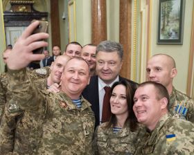 General Dmytro Marchenko and President of Ukraine Petro Poroshenko. Photo from open sources