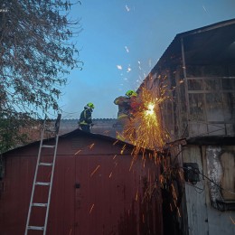 В Николаеве ликвидировали пожар в гараже на улице Индустриальной / Фото: ГСЧС