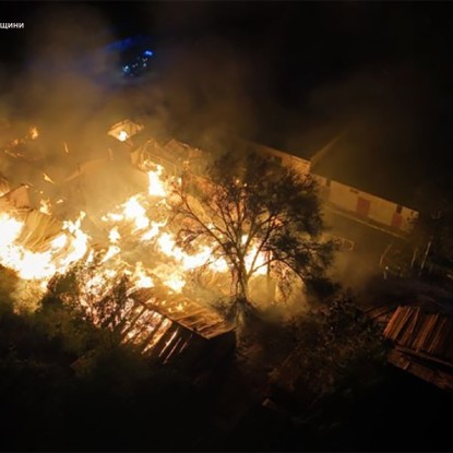 Ликвидация пожара на лесопилке в Николаеве. Фото: пресс-служба ГСЧС Украины в Николаевской области