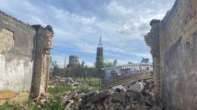 Зруйнована церква в селі Новомихайлівка, Донецька область, літо 2023 року