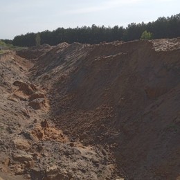 В Николаевской области выкопали незаконный карьер с гравием и песком. Фото: Госэкоинспекция