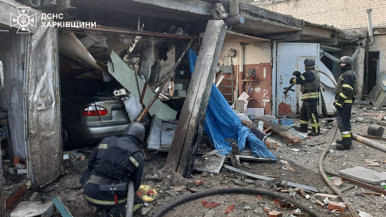 Rescuers pulled the victim from the rubble in Kharkiv