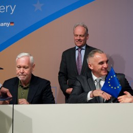 Олександр Сенкевич у Берліні підписав договір з ЄБРР на 25 мільйонів євро водопостачання для Миколаєва, 11 червня 2024 року, фото «НикВести»