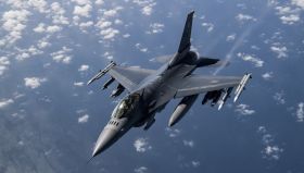 Истребитель F-16, иллюстративный фото