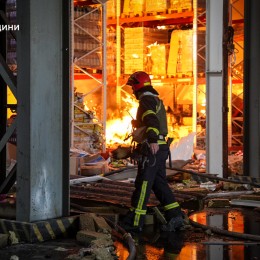 As a result of the strike on Odesa on June 24, a large-scale fire broke out / Photo: DSNS