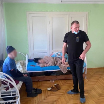 В пансионате в Закарпатье обнаружили многочисленные нарушения прав человека / Фото опубликовал Дмитрий Лубинец