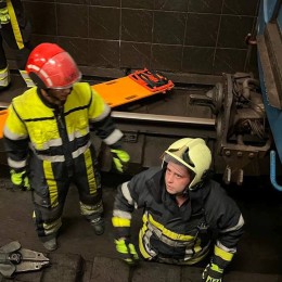 В киевском метро пассажир попал под поезд / Фото: ГСЧС