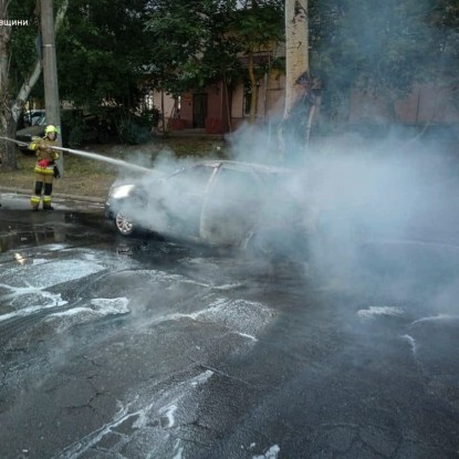 В Николаеве 29 июня горел автомобиль. Фото: ГСЧС
