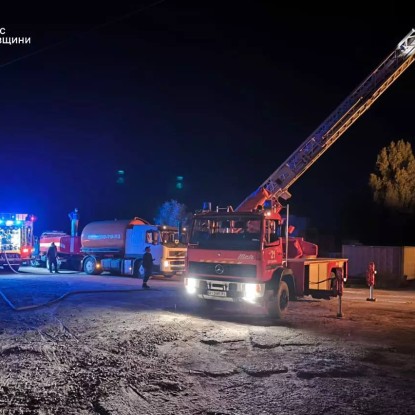 Пожар на складе с поддонами в Броварском районе Киевщины 9 июня / Фото: ГСЧС