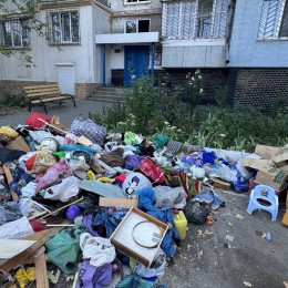 Николаевцы жалуются на свалку возле многоэтажки. Фото: «НикВести»