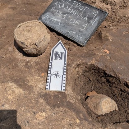У Острозі знайшли стародавні артефакти та підземну споруду / Фото: Укрінформ