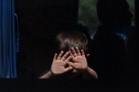 Чиновники відправили родичів за кордон під виглядом супроводжуючих дітей-сиріт / Ілюстративне фото