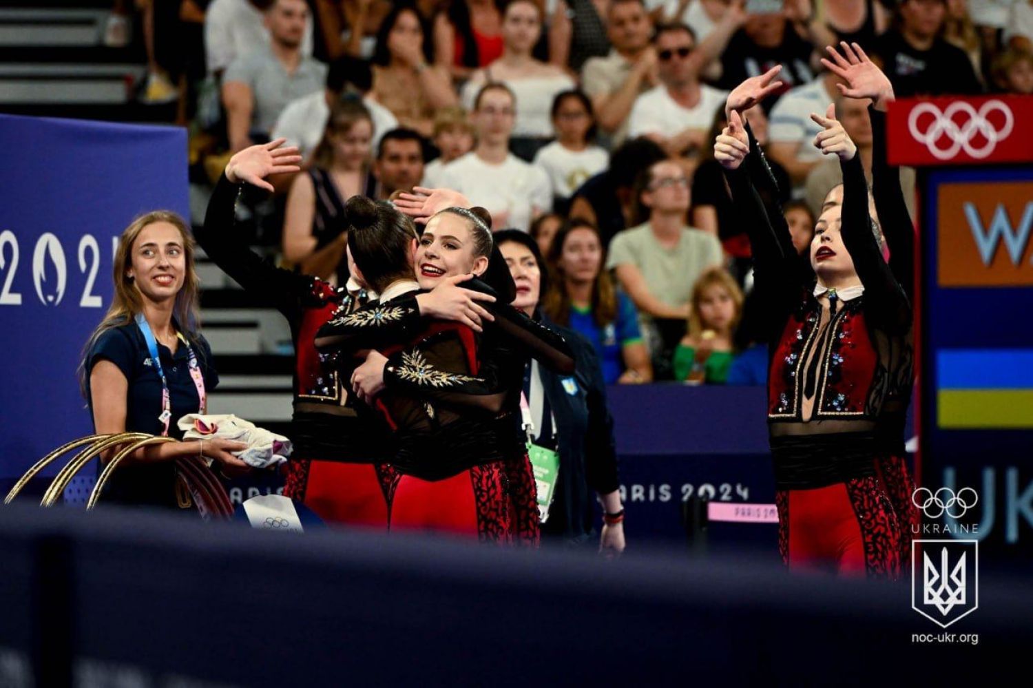 Valery Peremeta hugs a member of the national team after the performance, photo: Maksym Podoprygora, NOC of Ukraine