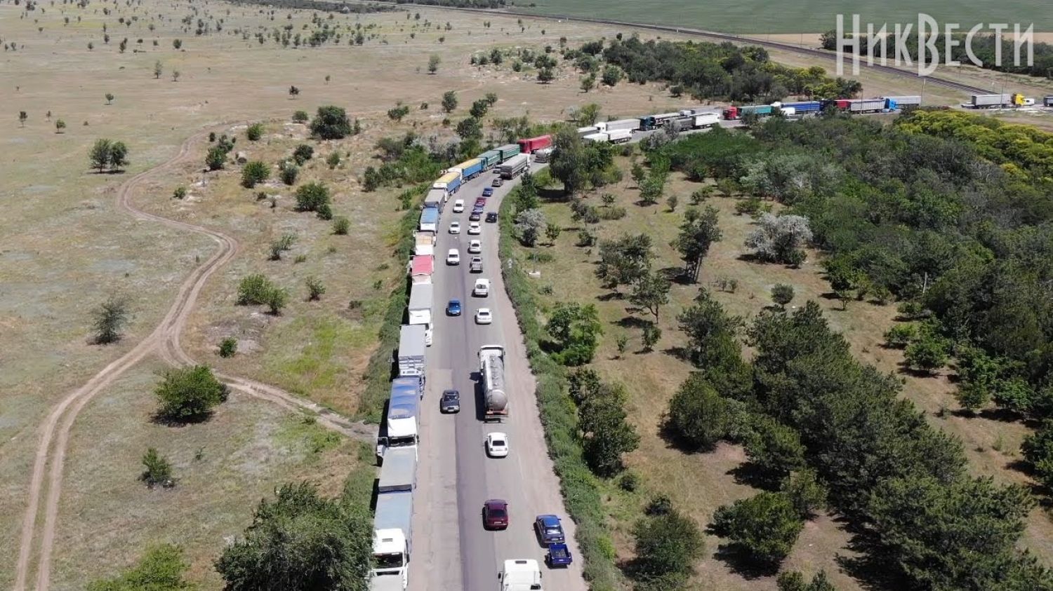 Trucks on the highway in the Mykolaiv region, archival photo of «NykVesty"