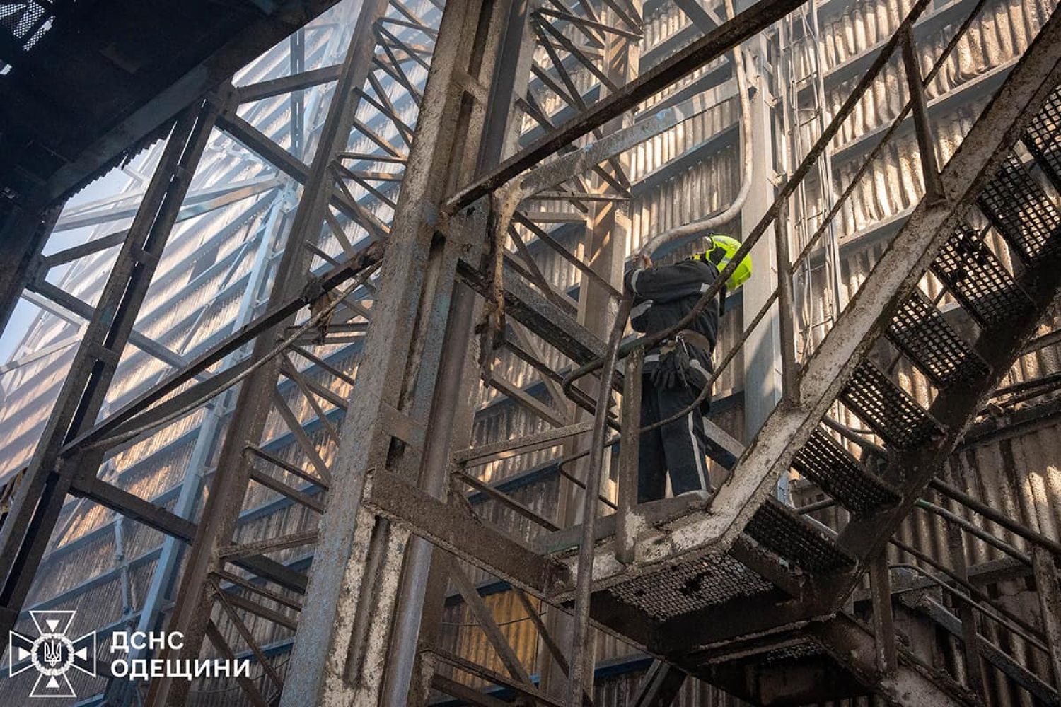 На Одещині ліквідували пожежу на підприємстві. Фото: ДСНС Одещини