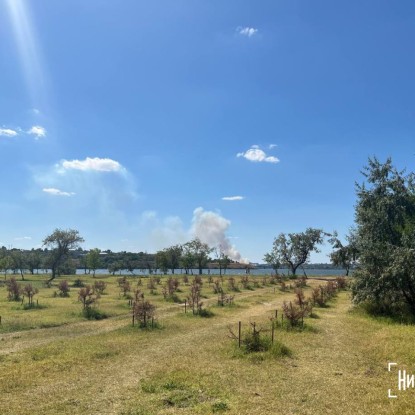 Дим від пожежі видно в центрі Миколаєва. Фото «НикВести»