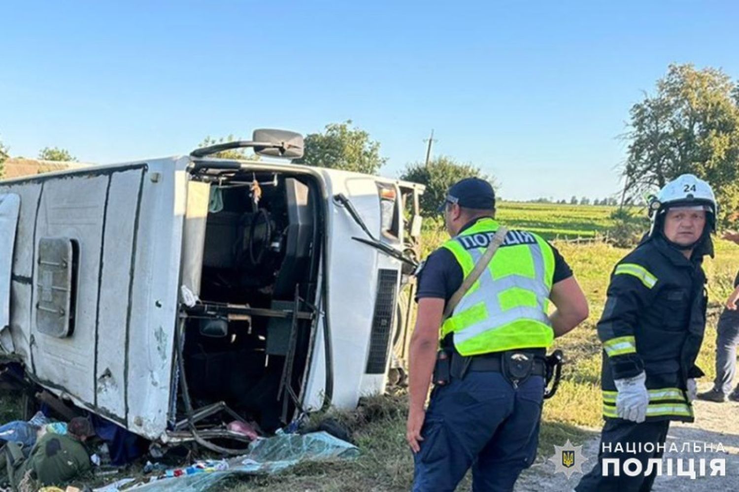 На Хмельниччині перевернувся автобус з дітьми. Фото: Нацполіція