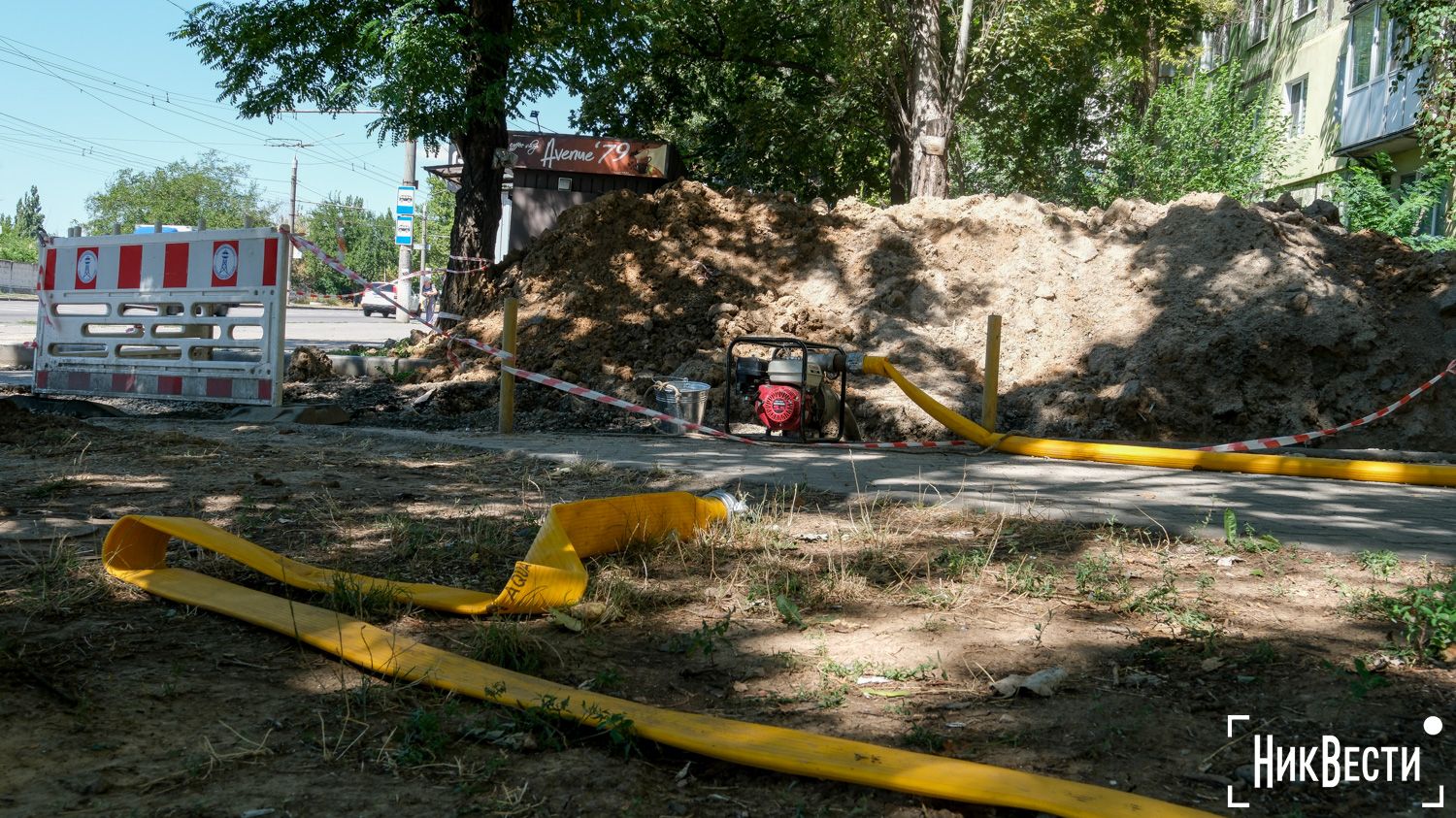 Excavation of the water pipeline along Heroiv Ukrainy Avenue in Mykolaiv, August 2024, photo «NykVesty"