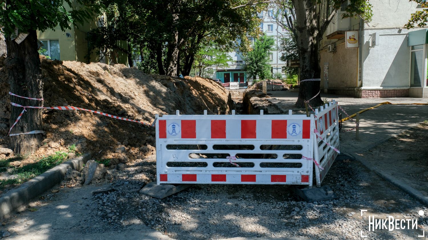 Розриття водоканалу вздовж проспекту Героїв України у Миколаєві, серпень 2024 року, фото «НикВести»