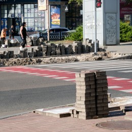 На перетині проспекту у центрі Миколаєва роблять з'їзди для велосипедистів, 13 серпня 2024 рік, фото «НикВести»