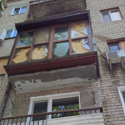 A house damaged by Russian strikes at 17 Naberezhnaya Street in Mykolaiv. Photo of local resident Natalia Babkova