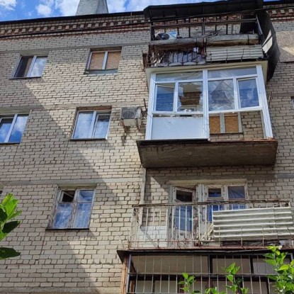 Destroyed balconies after the strike of the Russian Federation. Photo by Natalia Babkova