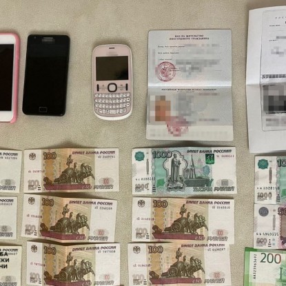 Russian money and symbols found on the detainees, photo: SBU