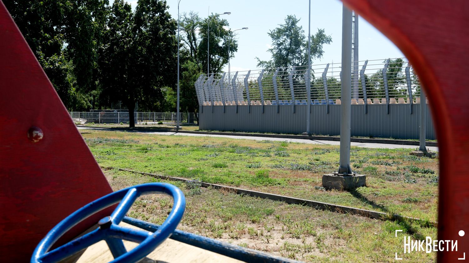 The territory near the stadium in Peremoga Park, which has been under the care of the KP «Parky» for a year, August 2024, photo «Nikvesti"