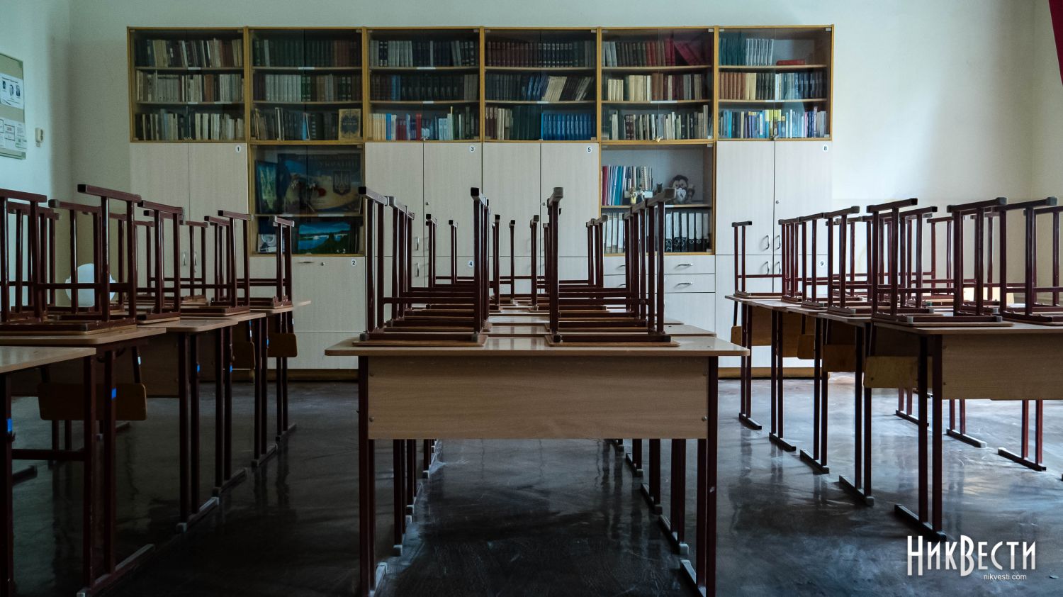 A classroom in the damaged Mykola Arkas First Ukrainian Gymnasium in Mykolaiv, photo