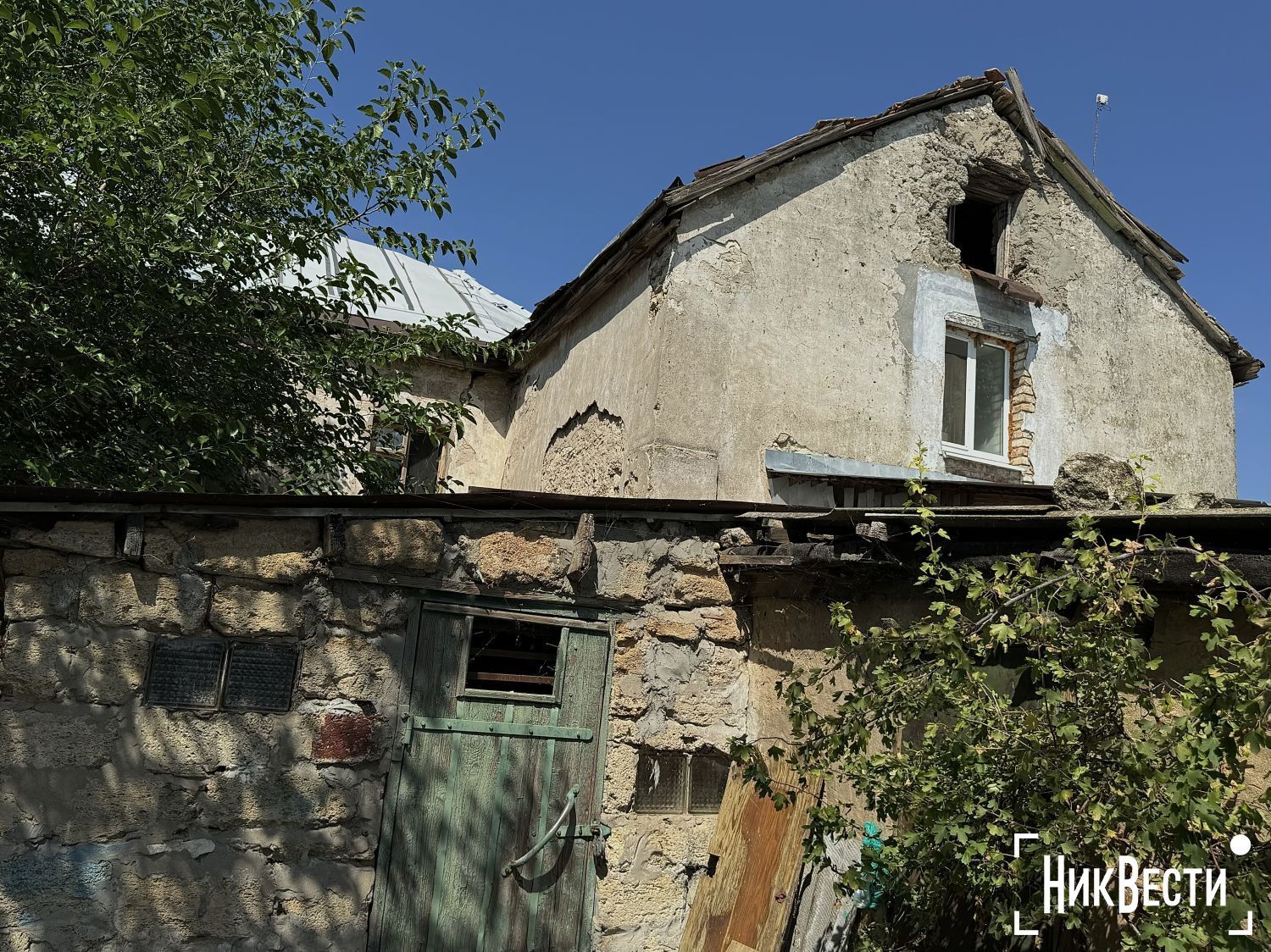 A damaged house on Alyaudy in Mykolaiv. Photo «NykVesty"