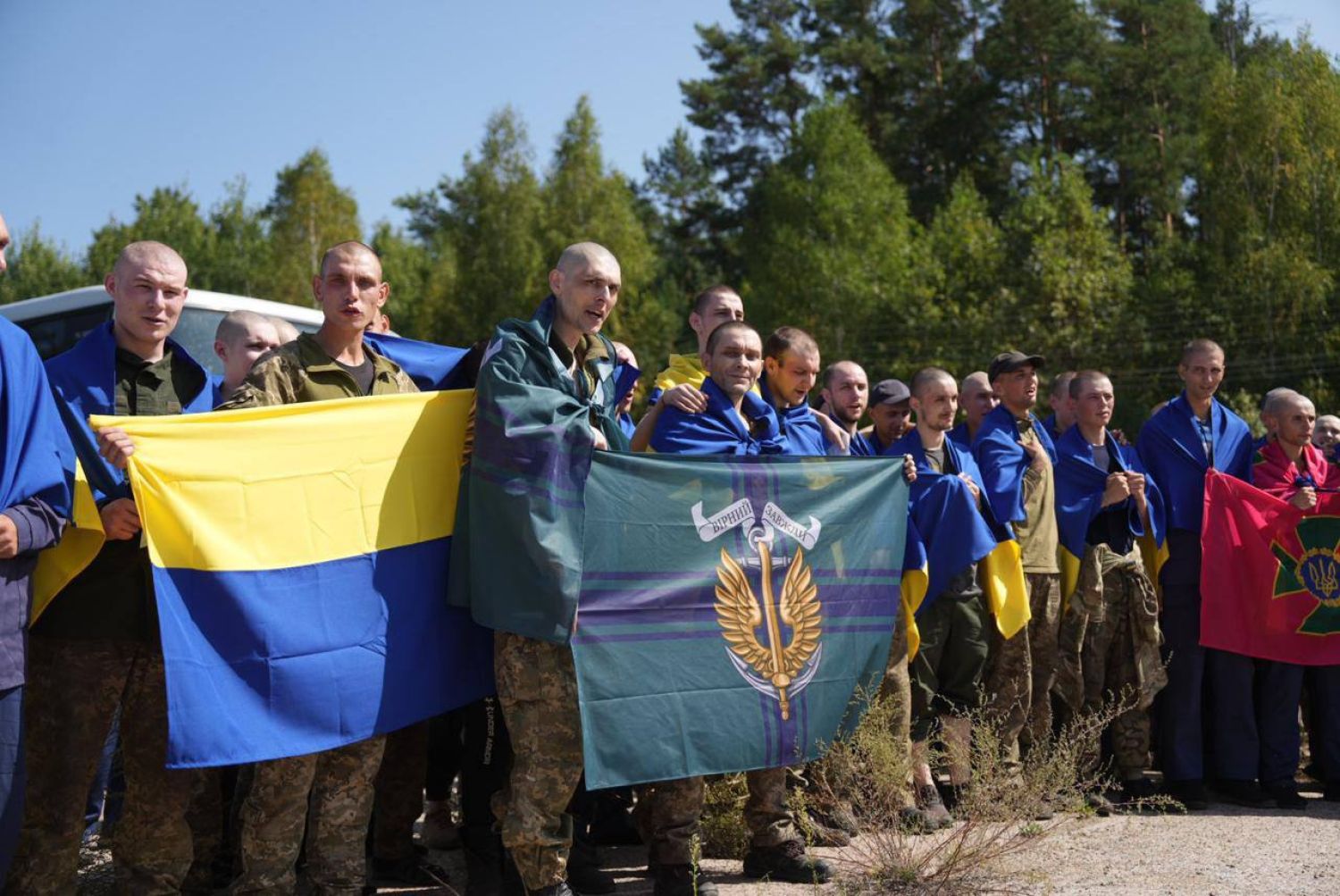 З російського полону повернули 115 українських військових. Фото зі сторінки Володимира Зеленського