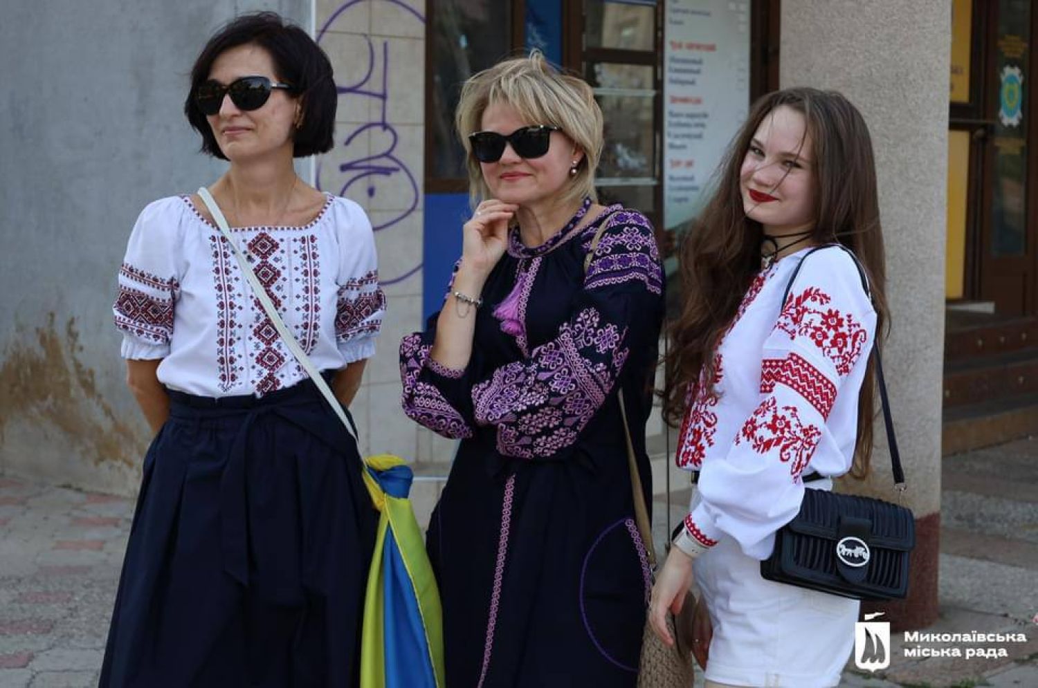 Walking in embroidered shoes for the Independence Day in Mykolaiv. Photo of the Mykolaiv City Council