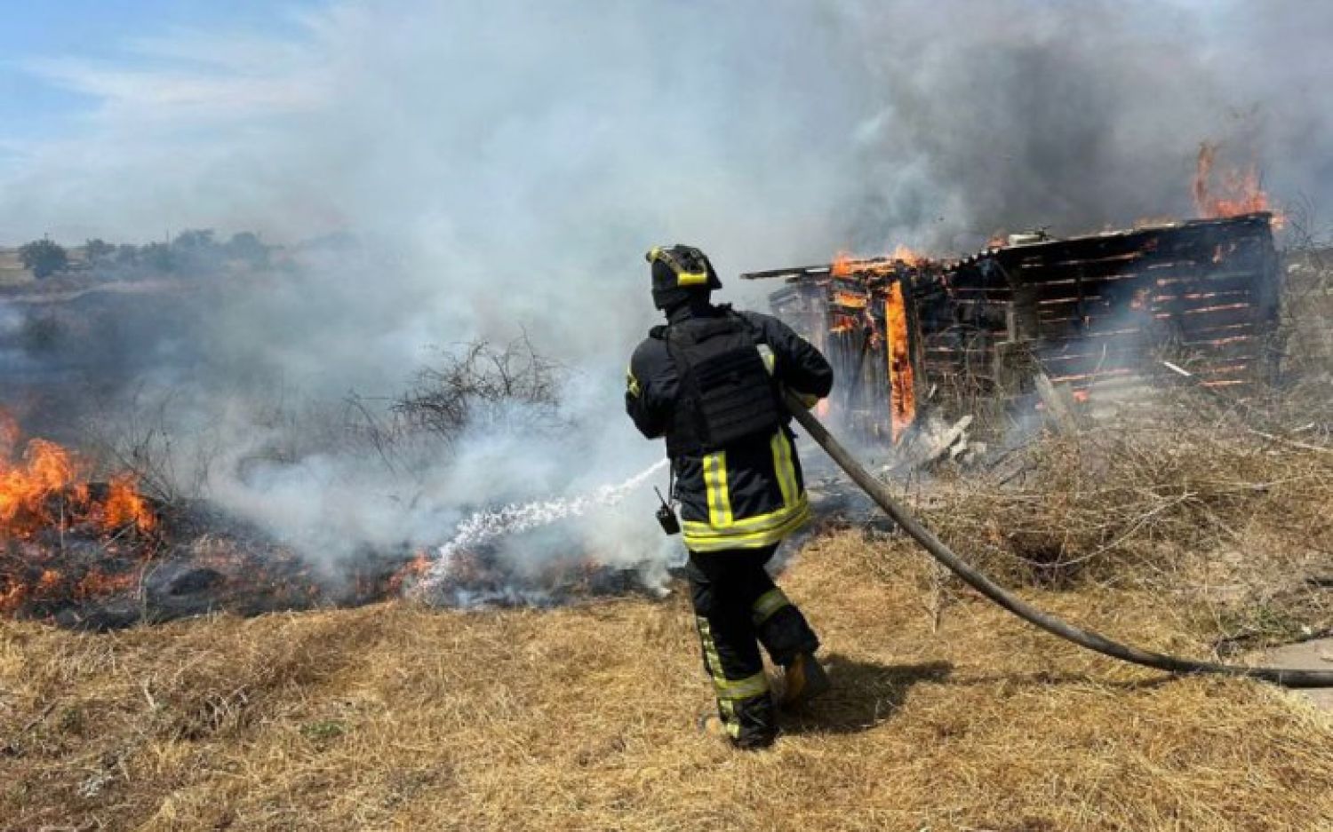 Херсонська область постраждала від обстрілів: 2 загиблих, 9 поранених. Фото: ДСНС