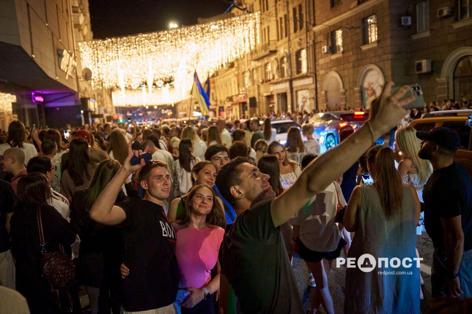 Харків відсвяткував День незалежності з ілюмінацією, фонтанами та піснями. Фото: Редпост