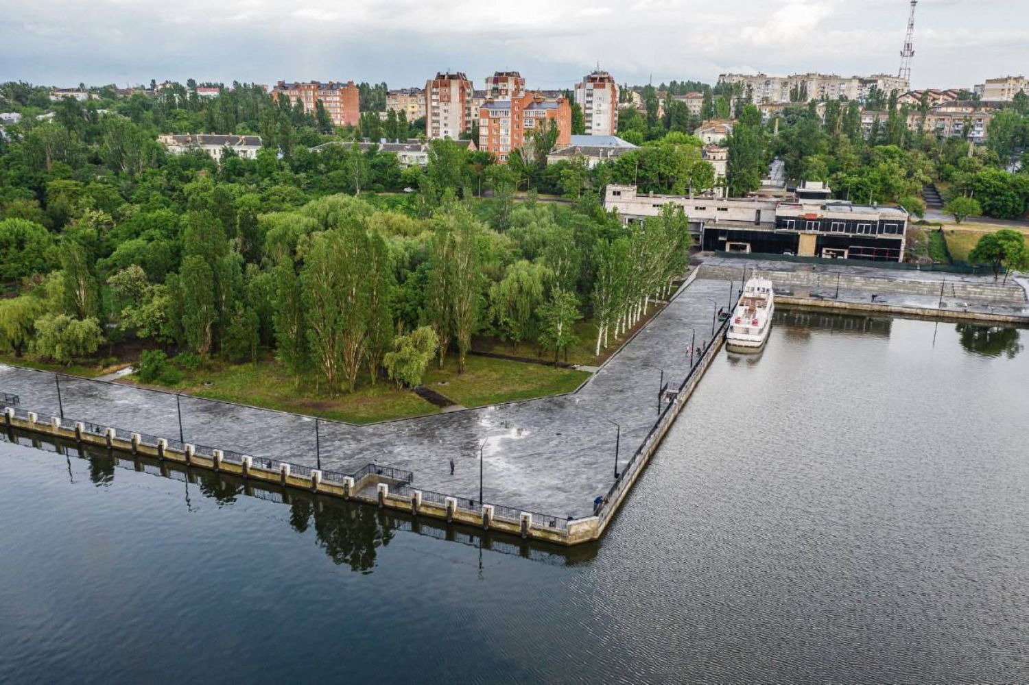 Сквер Вітрильний біля *8 Причалу в Миколаєві, архівне фото