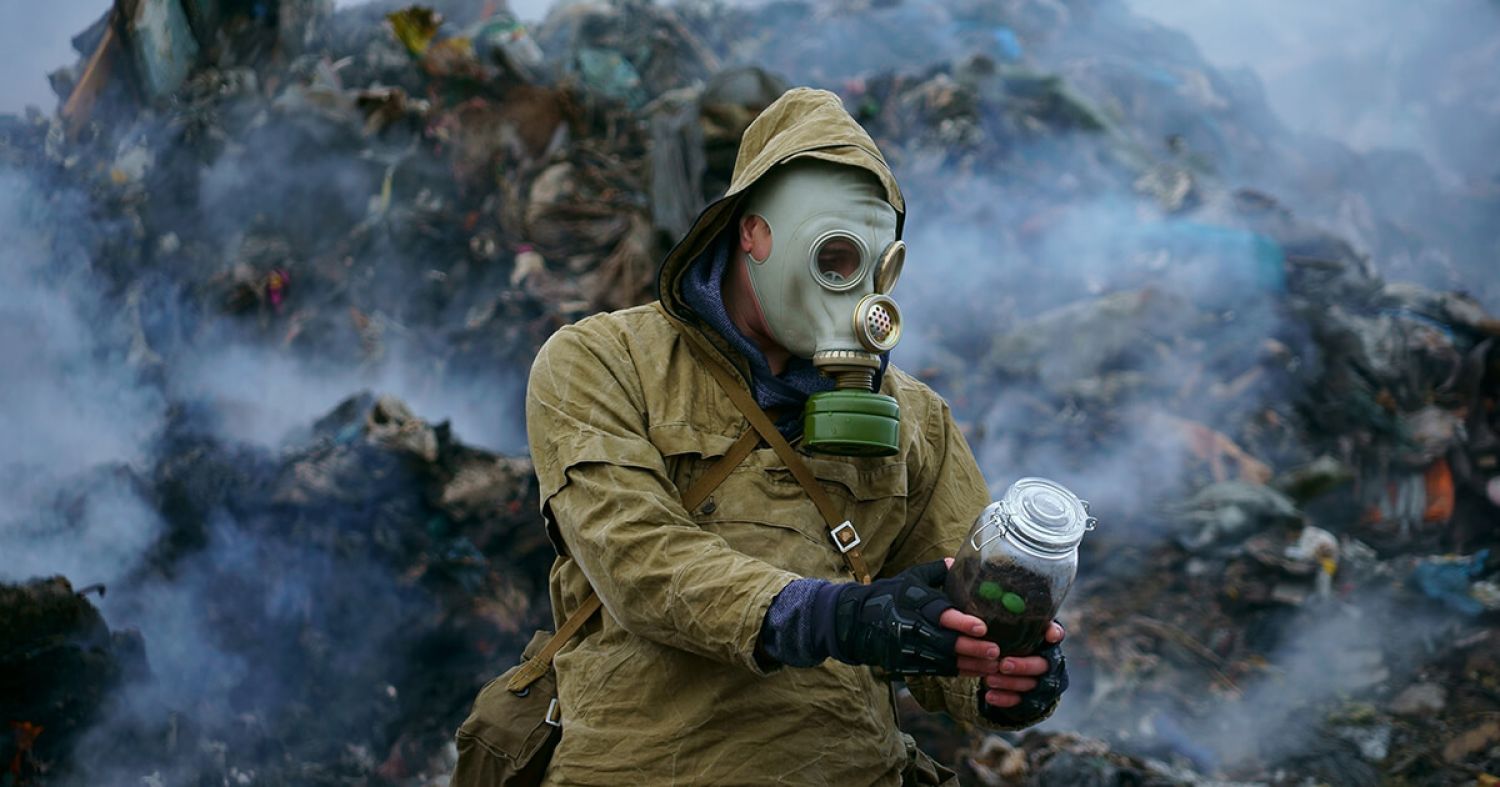 A man in a gas mask. Illustrative photo from the website law.chnu.edu.ua