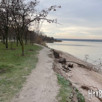 Обвал берегової лінії Намиву у грудні 2023 року. Архівне фото «НикВести»