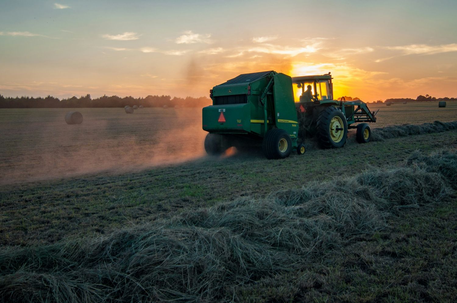 The tractor works in the field, photo: unplash