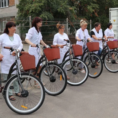 The community of Vesnyanska received the first part of electric bicycles from benefactors. Photo: Mykolaiv Regional Council