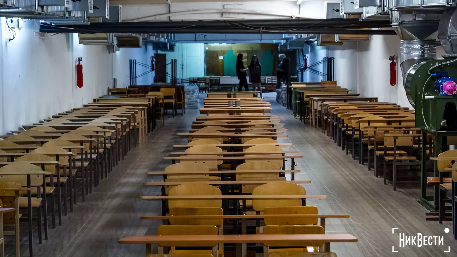 At school No. 2, employees are still in the process of replacing old desks with new ones, photo: «NikVesty"