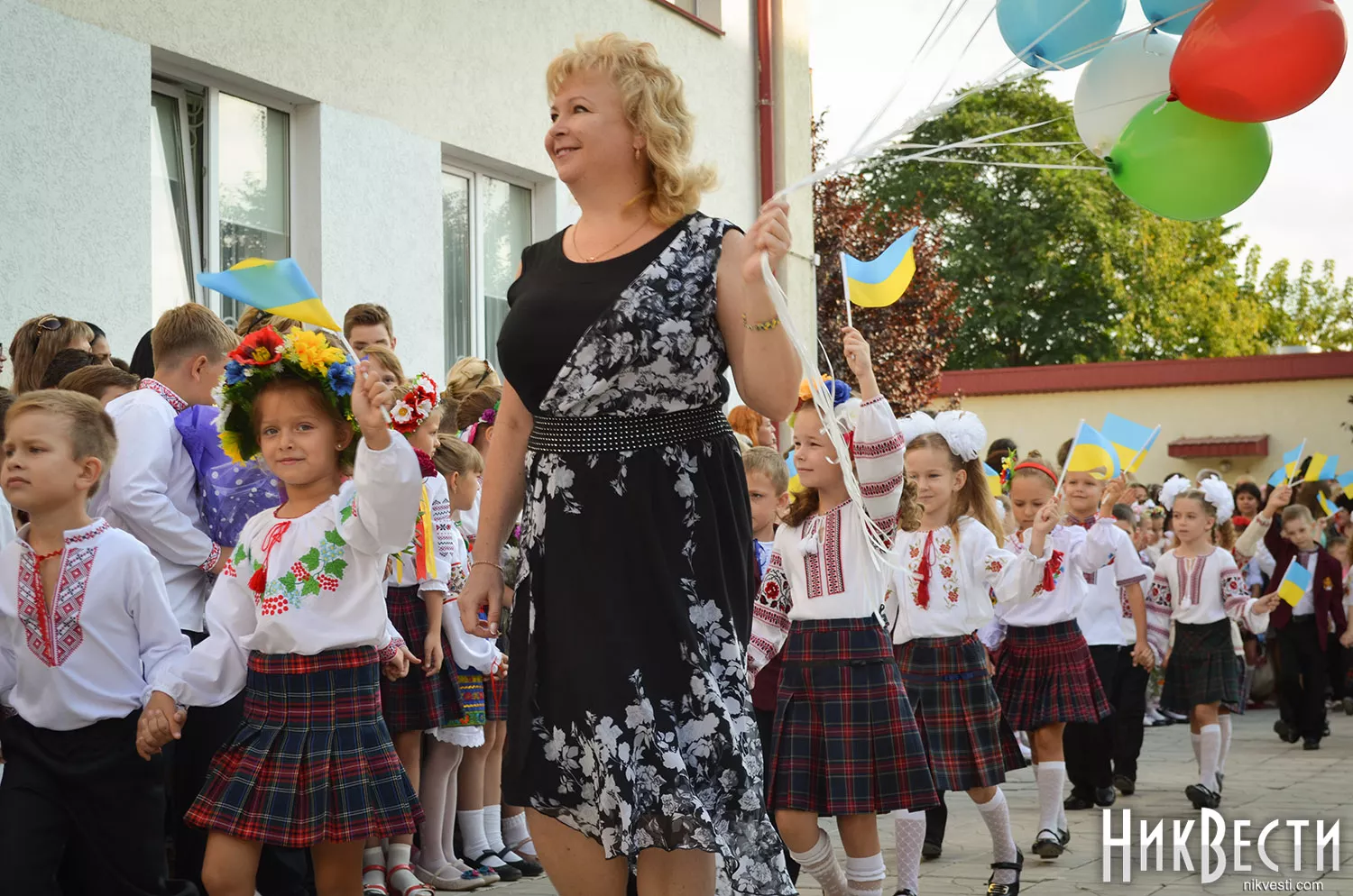 The holiday of the First Bell in one of the schools of Mykolaiv, archival photo of «Nikvesti"