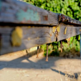 A bench from which nails can be seen, which is located on the children's playground at the address of General Almazov, 62, August 2024, photo «Nikvesti"