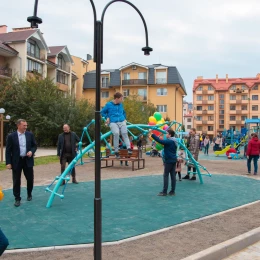 Майданчик біля новобудов в Ужгороді, 2020 рік, фото: мер Ужгорода Богдан Андріїв