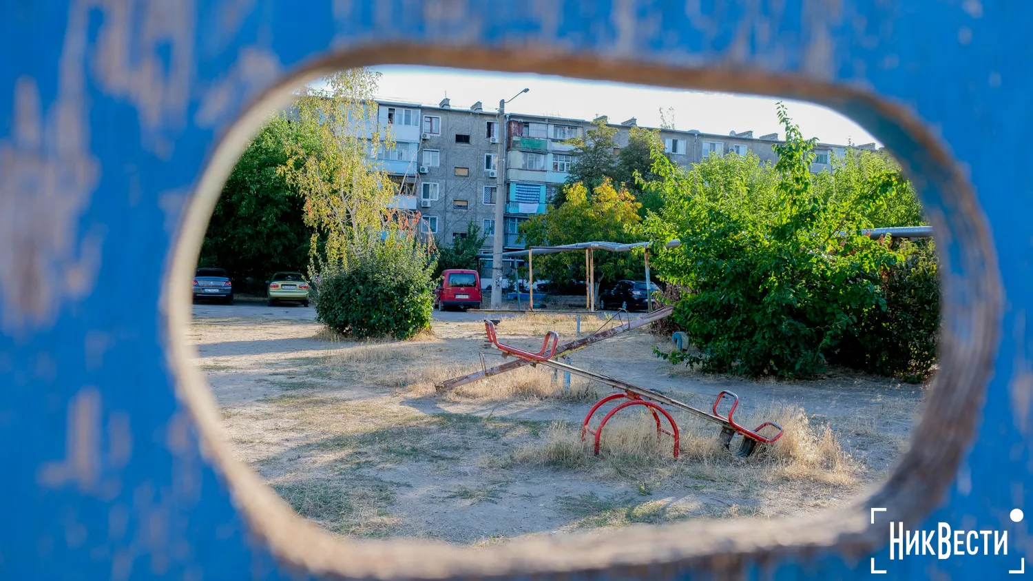 Занедбаний майданчик за адресою Генерала Алмазова, 62, серпень 2024 року, фото «НикВести»