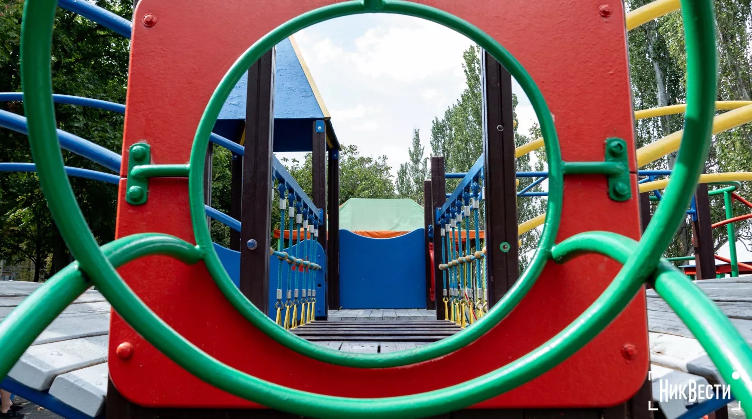 Children's playground on Naberezhnaya Street in the center of Mykolaiv, August 2024, photo «NykVesty"