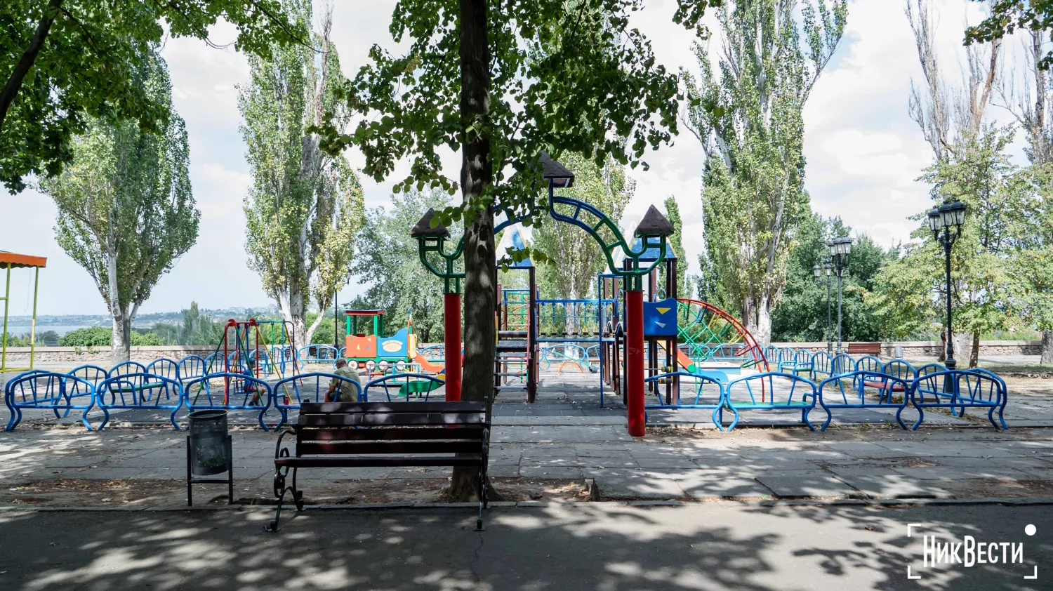 Children's playground on Naberezhnaya Street in the center of Mykolaiv, August 2024, photo «NykVesty"