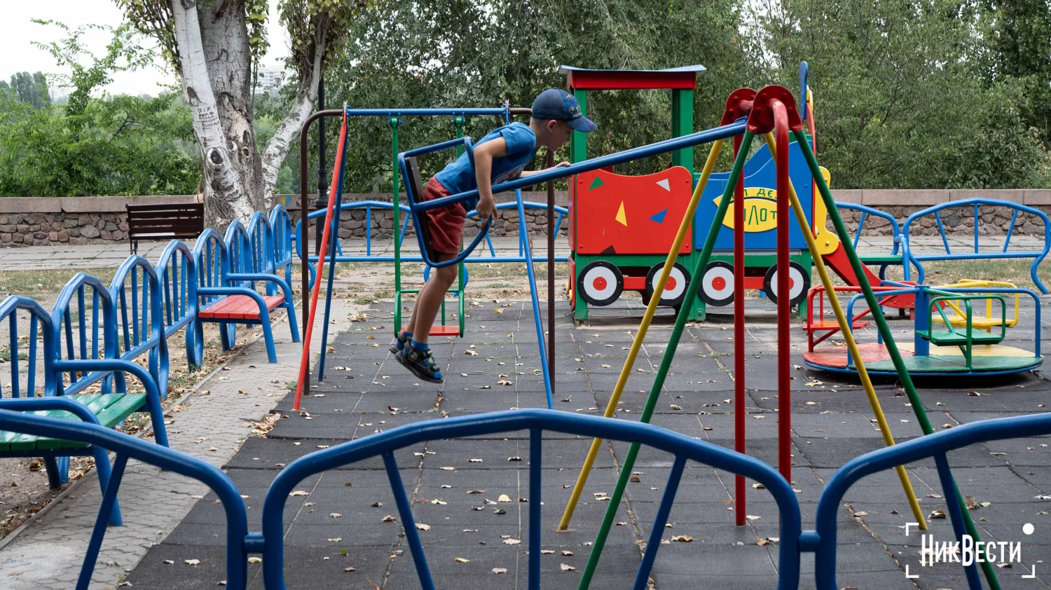 Children's playground on Naberezhnaya Street in the center of Mykolaiv, August 2024, photo «NykVesty"