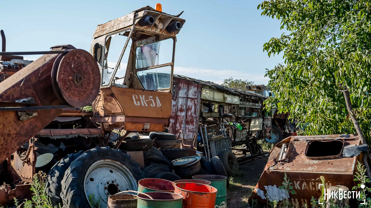 The territory of the farm in the village of Loktsyne. Photo: Serhiy Ovcharyshyn, «NikVesti"