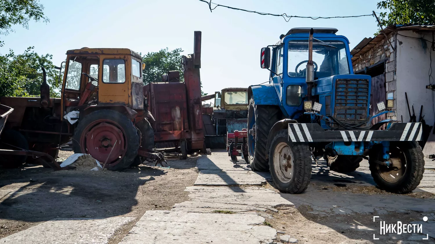 Machinery used by farmers to cultivate alfalfa and hay fields. Photo: «NikVesti"