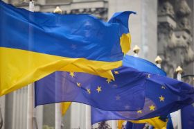 Flags of Ukraine and EU, Photo: Getty Images